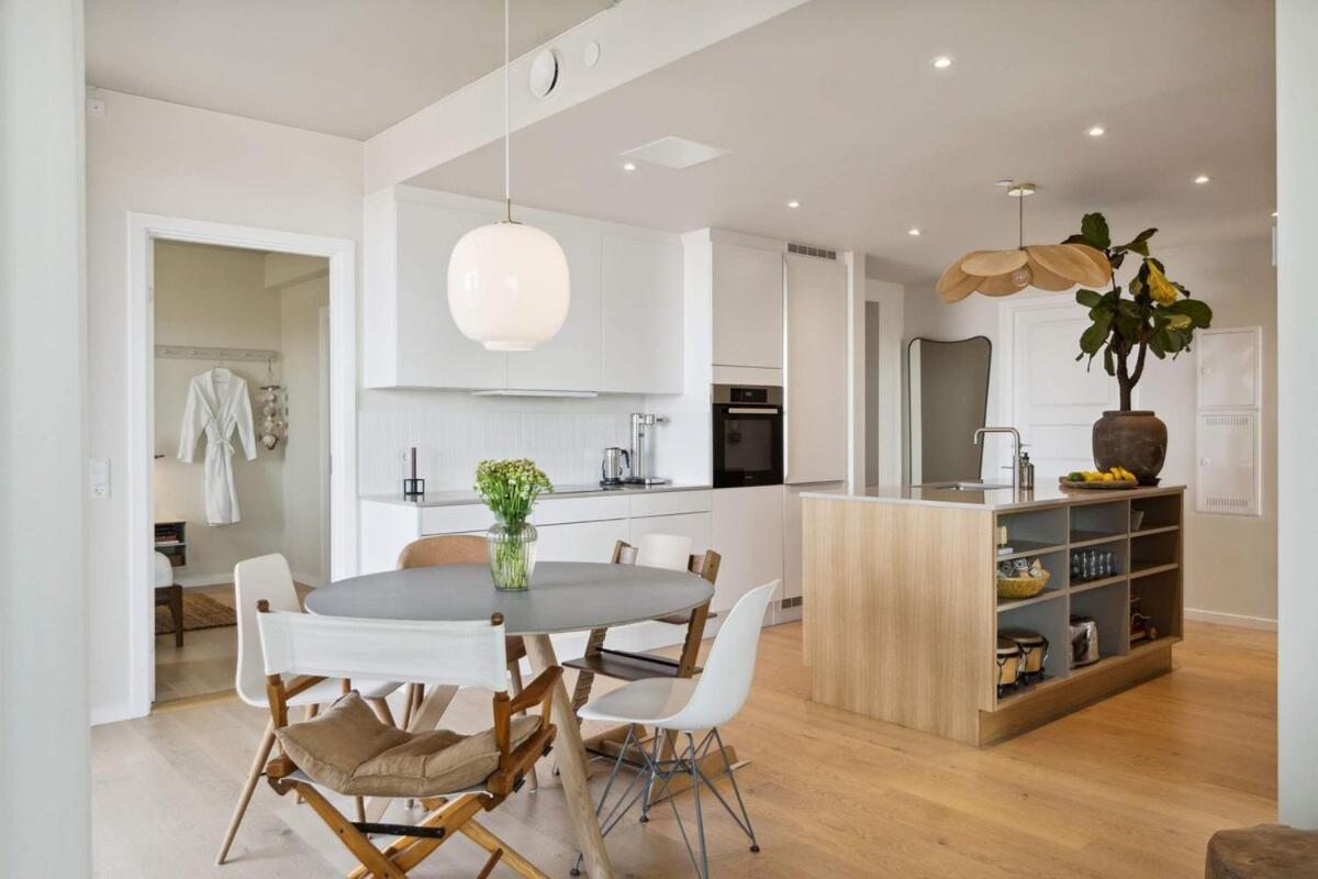 Spacious In V With Balcony Copenhagen