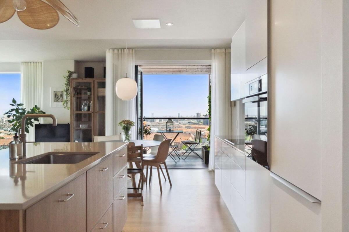 Apartment Spacious In V With Balcony