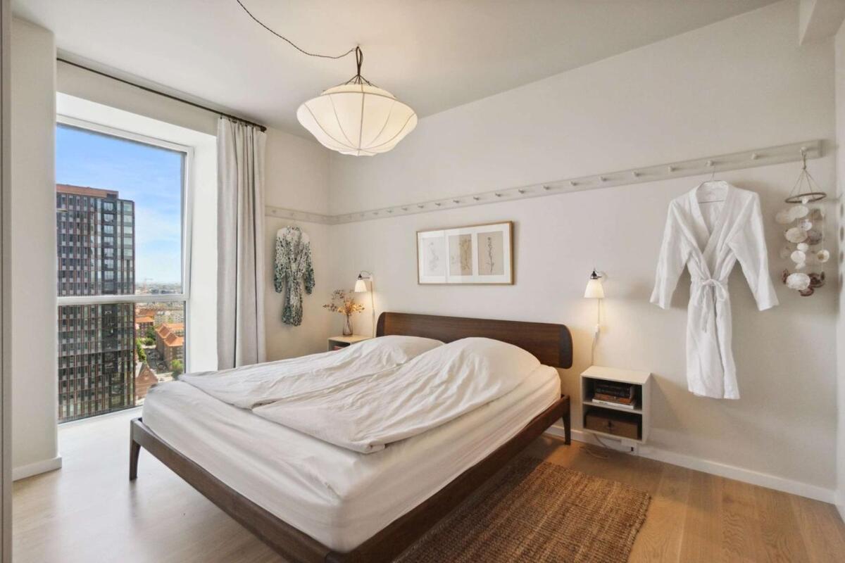 Spacious In V With Balcony *